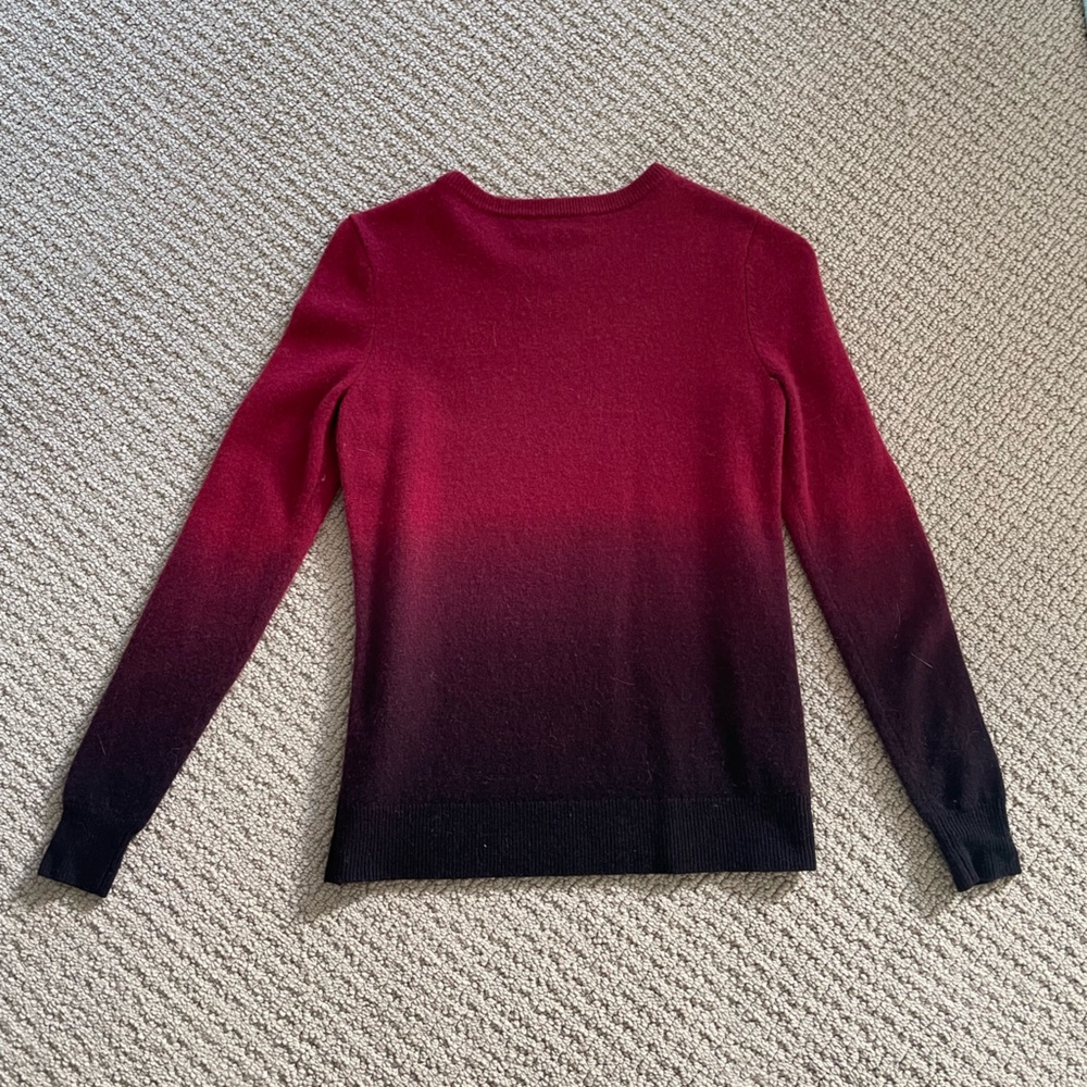 Bloomingdale’s 100% cashmere sweater ombré burgandy color women xs